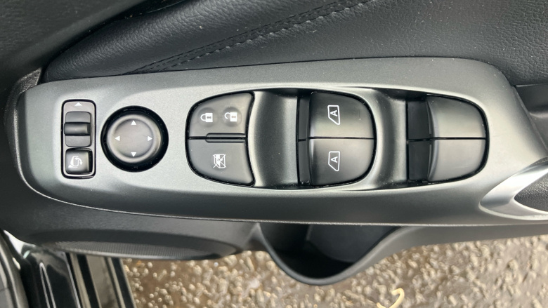 Nissan Juke 1.0 DiG-T N-Connecta 5dr Petrol Hatchback